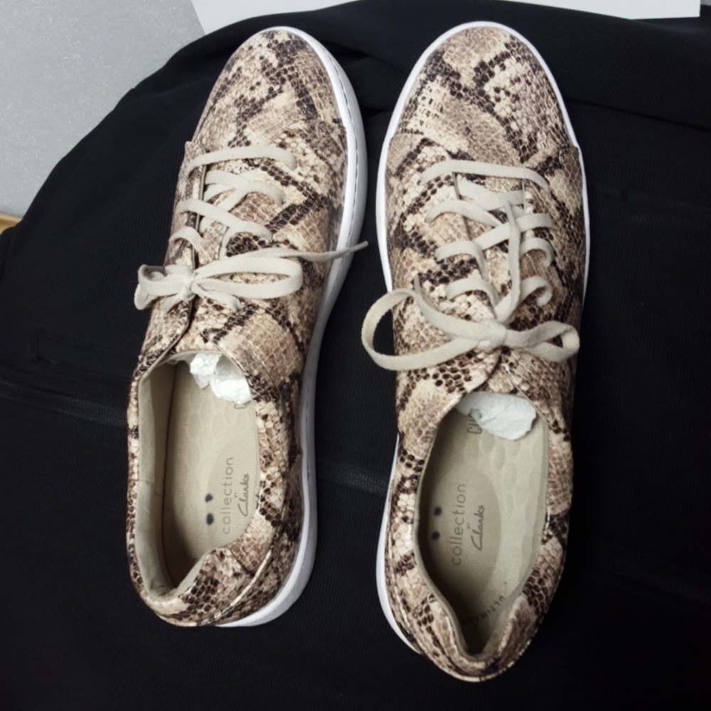 Women's Clarks LIKE NEW!! faux snakeskin shoes  11 - Picture 6 of 8